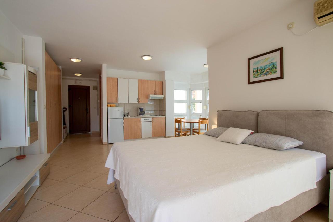 Apartments Matas Sukošan Esterno foto