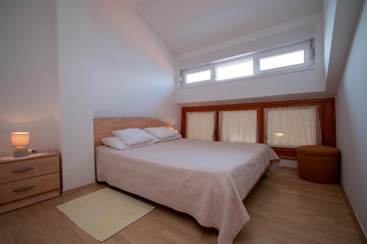 Apartments Matas Sukošan Esterno foto