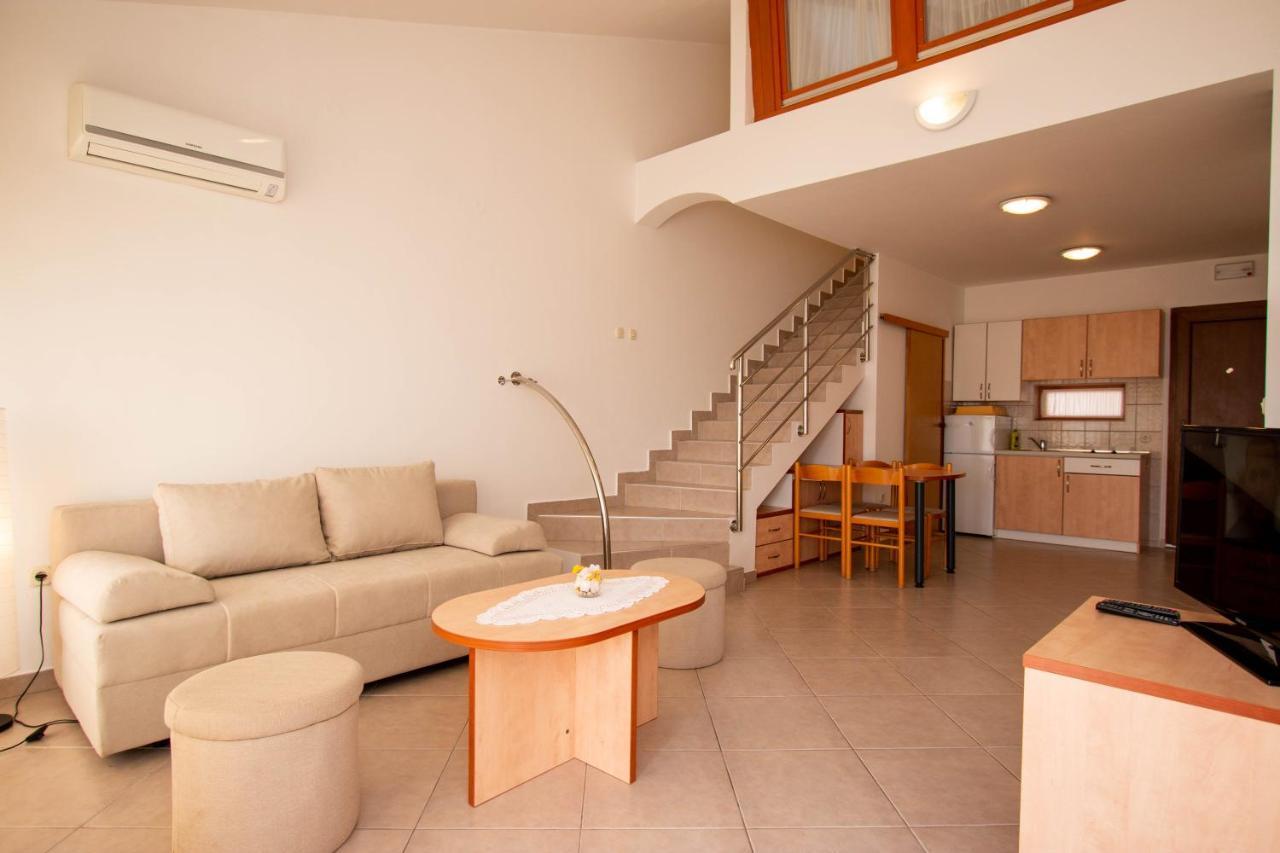 Apartments Matas Sukošan Esterno foto